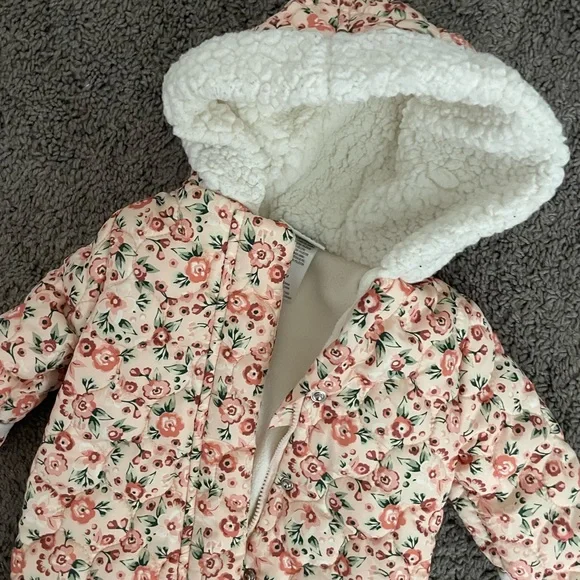 Baby Girl Floral Hooded One Piece Puffer (6-9 Months) - Picture 2 of 4